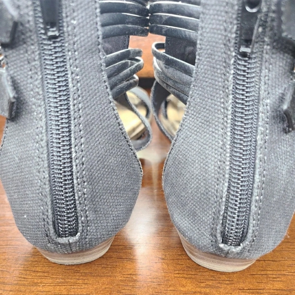 Sandals - Picture 6 of 7